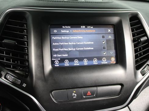 Used 2019 Jeep Cherokee Latitude Plus FWD image 20