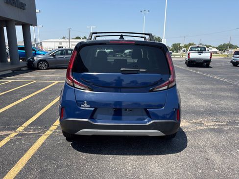 Used 2025 Kia Soul LX w/ LX Technology Package FWD image 5