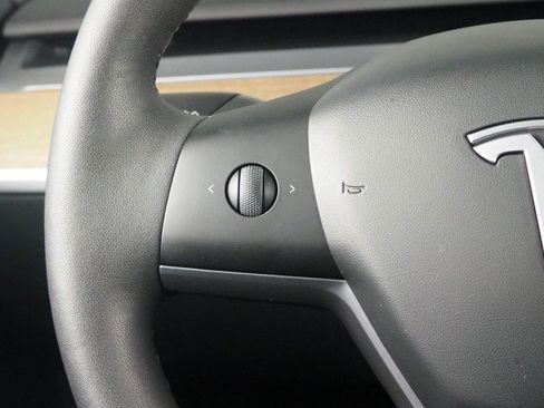 Used 2024 Tesla Model Y Long Range AWD/4WD image 22