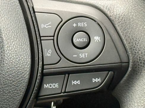 Used 2019 Toyota RAV4 LE w/ Carpet Mat Package FWD image 29