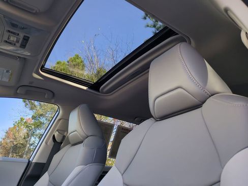 Used 2024 Toyota RAV4 XLE Premium image 20