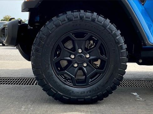 Used 2021 Jeep Gladiator Willys image 8