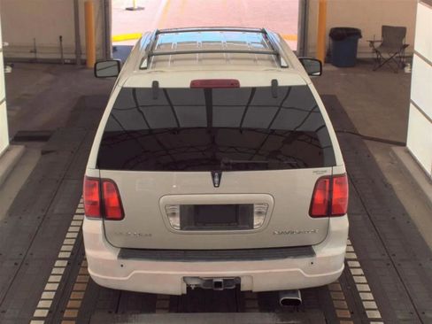 Used 2005 Lincoln Navigator Luxury image 6