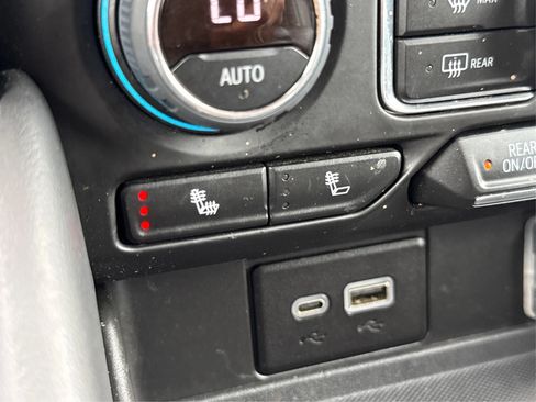 Used 2023 Chevrolet Suburban LT AWD/4WD image 44