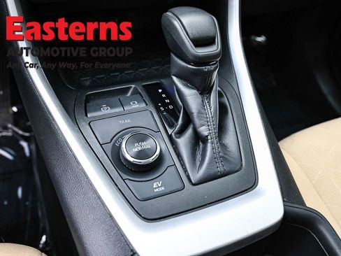 Used 2022 Toyota RAV4 XLE image 13