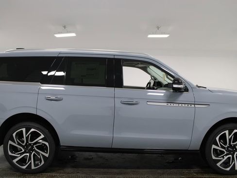 New 2026 Lincoln Navigator Reserve image 10