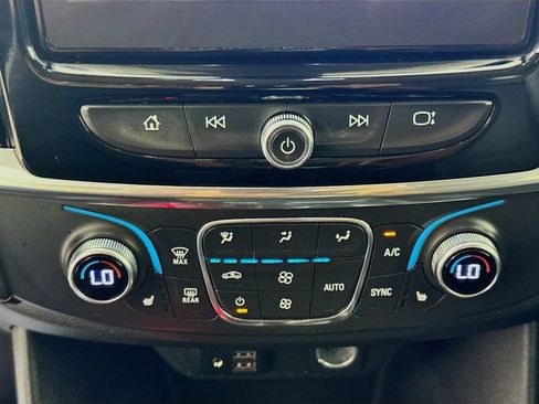 Used 2020 Chevrolet Traverse RS FWD image 18