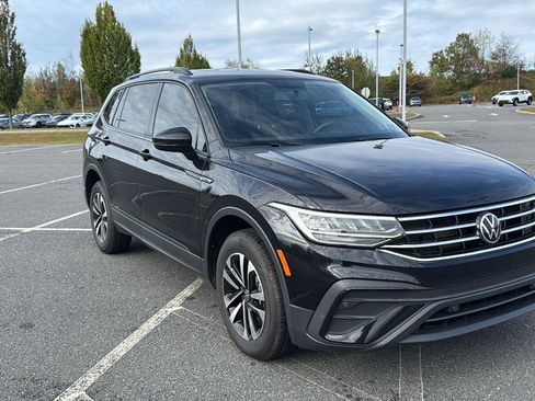 Used 2022 Volkswagen Tiguan S image 1