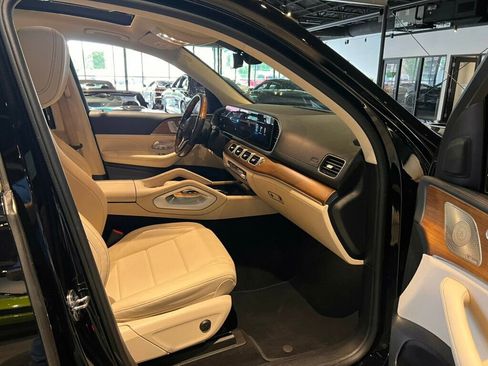 Used 2022 Mercedes-Benz GLS 450 4MATIC image 32
