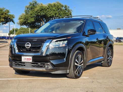 Used 2023 Nissan Pathfinder Platinum w/ Cargo Package FWD image 2