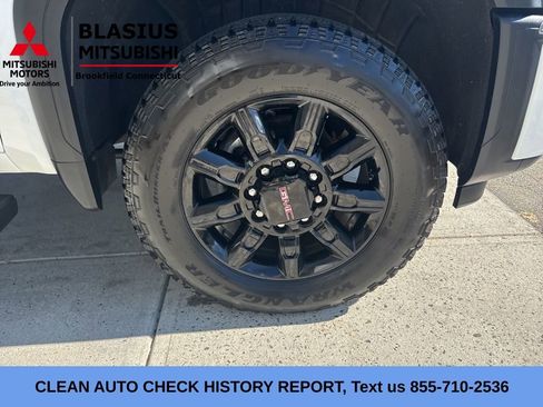 Used 2025 GMC Sierra 2500 AT4 AWD/4WD image 3