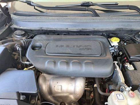 Used 2021 Jeep Cherokee Latitude Plus AWD/4WD image 27