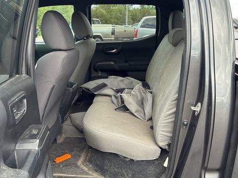 Used 2019 Toyota Tacoma TRD Off-Road w/ Technology Package AWD/4WD image 3