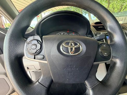 Used 2014 Toyota Camry FWD image 19