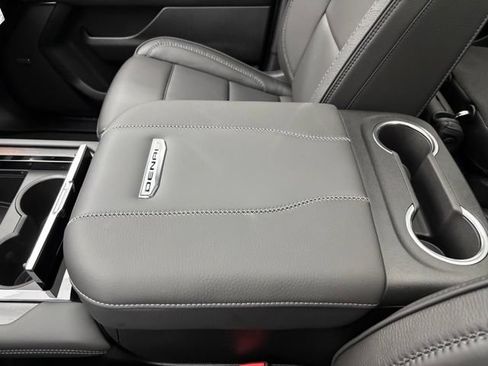 New 2026 GMC Yukon Denali w/ Denali Reserve Package AWD/4WD image 35