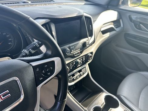 Used 2024 GMC Terrain SLT image 9