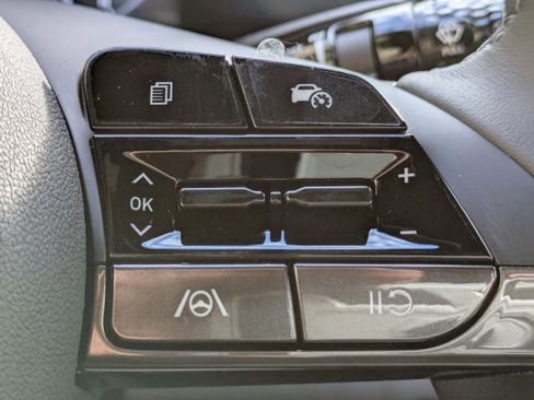 Certified 2025 Hyundai Elantra SEL FWD image 23
