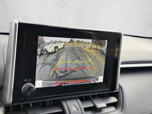 Used 2025 Toyota RAV4 XLE AWD/4WD image 12