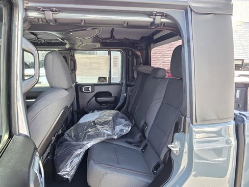 New 2026 Jeep Gladiator Rubicon w/ Steel Power Dome Hood Package AWD/4WD image 17