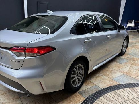Used 2022 Toyota Corolla LE FWD image 2