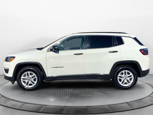 Used 2021 Jeep Compass Sport image 2
