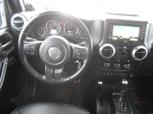 Used 2014 Jeep Wrangler Unlimited Sahara w/ Dual Top Group image 9