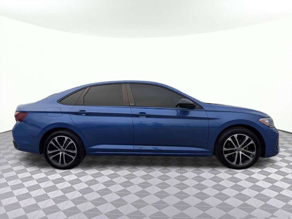 Used 2024 Volkswagen Jetta Sport FWD image 2