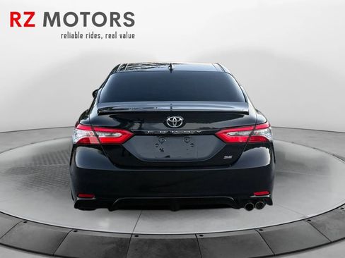 Used 2019 Toyota Camry SE FWD image 3