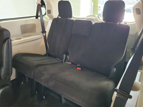 Used 2012 Dodge Grand Caravan SXT image 26