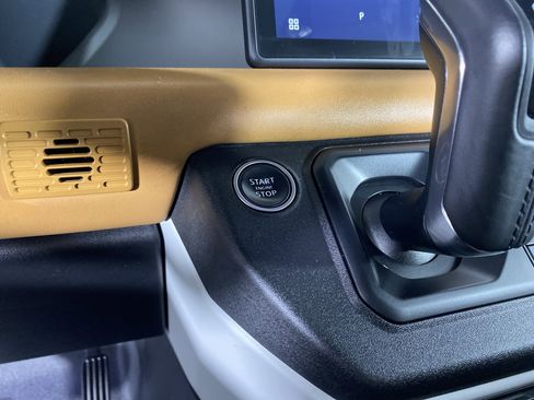 Used 2023 Land Rover Defender 90 X-Dynamic SE image 41