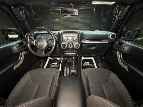 Used 2015 Jeep Wrangler Unlimited Sahara w/ Max Tow Package AWD/4WD image 21