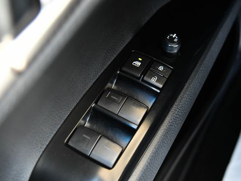 Used 2025 Toyota Camry SE image 36