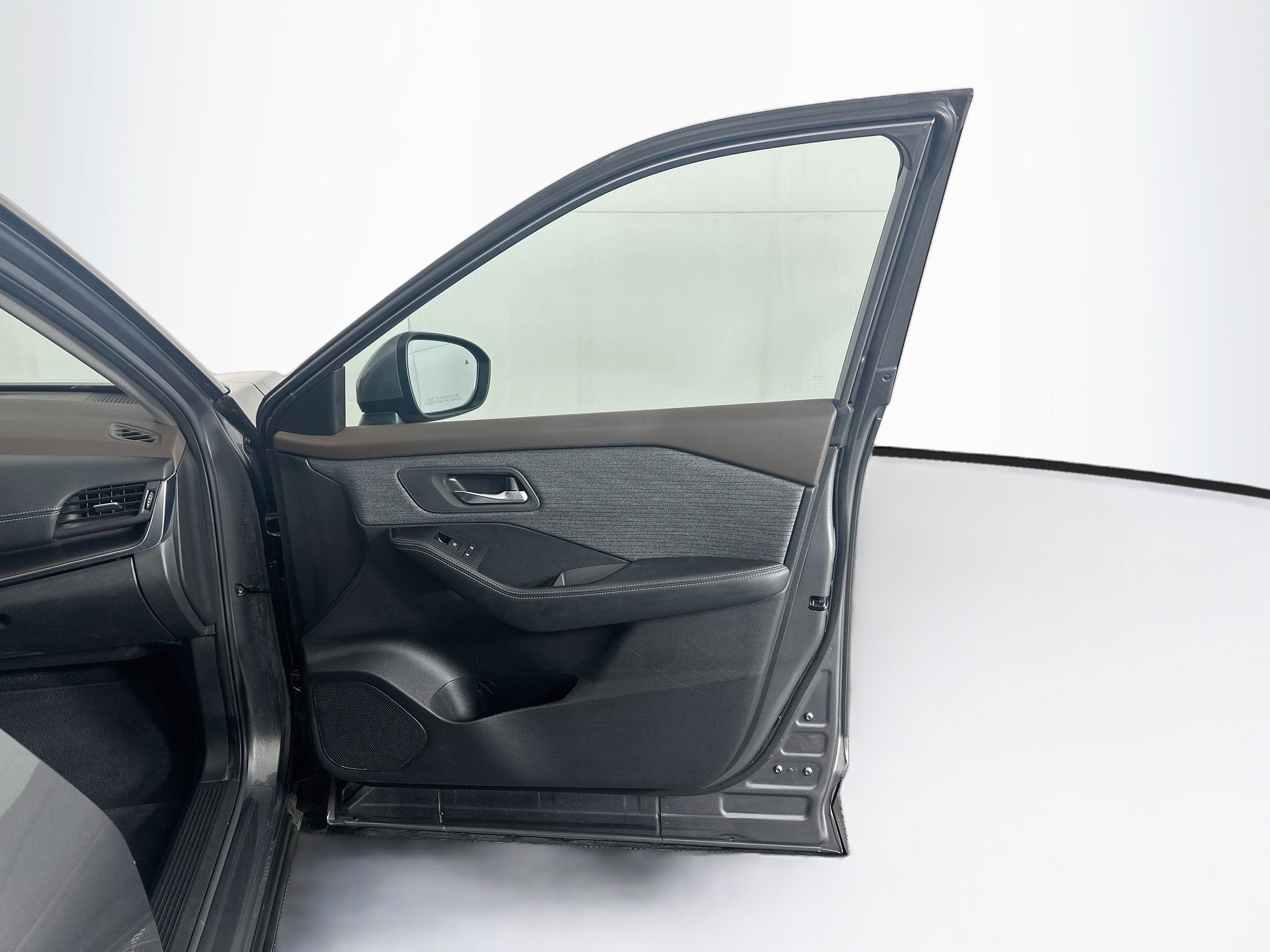 Used 2023 Nissan Rogue SV FWD image 32