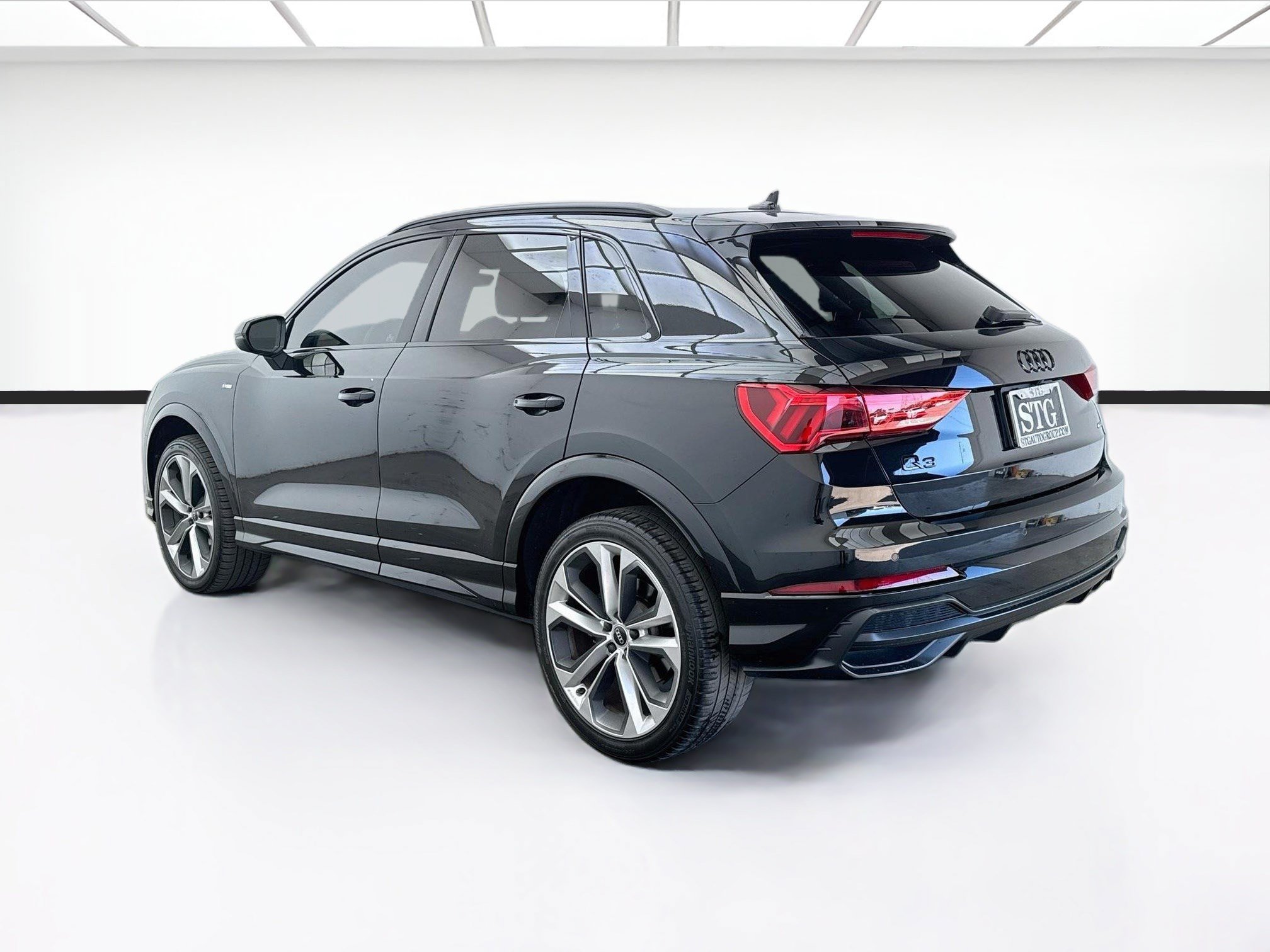 Used 2022 Audi Q3 2.0T Premium Plus w/ Premium Plus Package AWD/4WD image 6