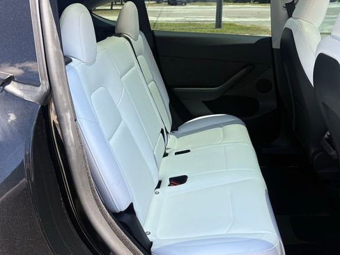 Used 2023 Tesla Model Y Performance AWD/4WD image 16