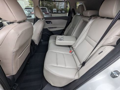 Used 2021 Nissan Rogue SL w/ Premium Package image 17