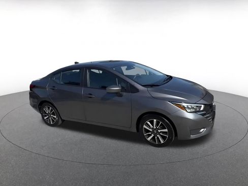 Used 2025 Nissan Versa SV image 2