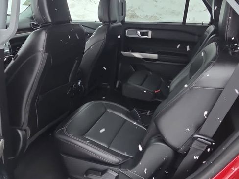 Used 2022 Ford Explorer Limited w/ Equipment Group 301A image 6