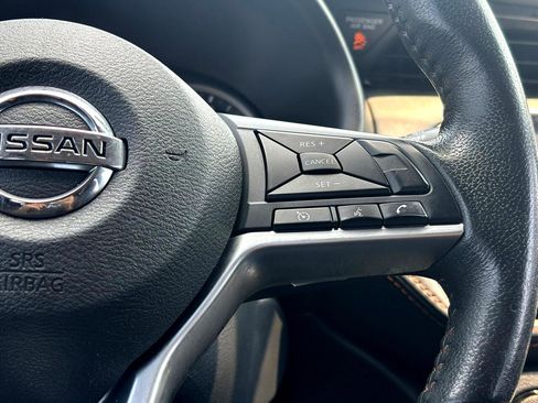 Used 2019 Nissan Kicks SR image 22