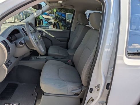 Used 2020 Nissan Frontier SV w/ Midnight Edition Floor Mats AWD/4WD image 9