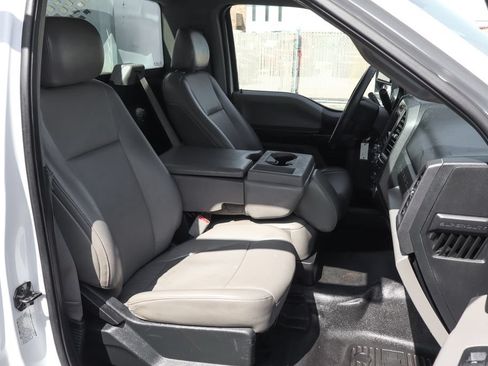 Used 2017 Ford F550 2WD Regular Cab Super Duty image 37