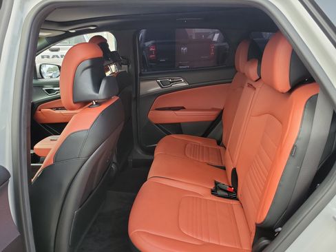 Used 2024 Kia Sportage SX image 16