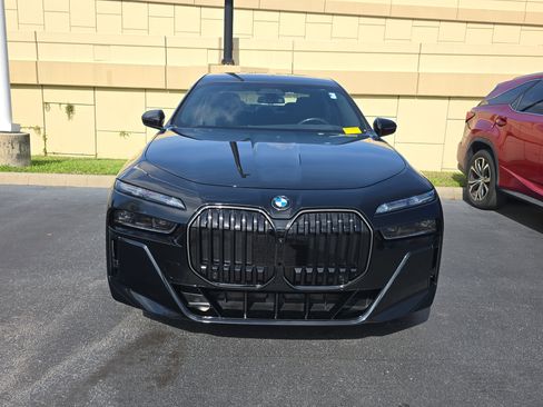 Certified 2025 BMW 760i xDrive w/ Executive Package image 4