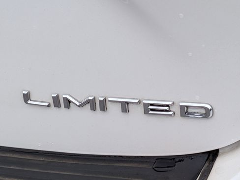 Used 2016 Toyota Avalon Limited w/ Toyota Safety Sense Package image 9