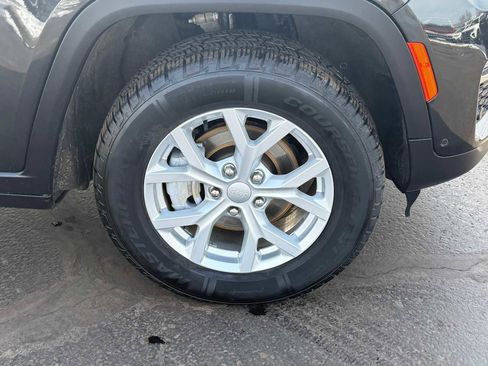 Certified 2024 Jeep Grand Cherokee Limited w/ Luxury Tech Group II AWD/4WD image 7