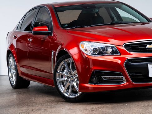 Used 2015 Chevrolet SS RWD image 2