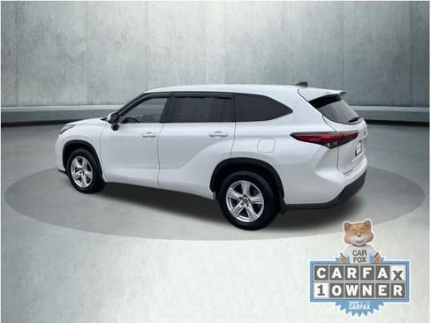 Used 2022 Toyota Highlander LE image 4