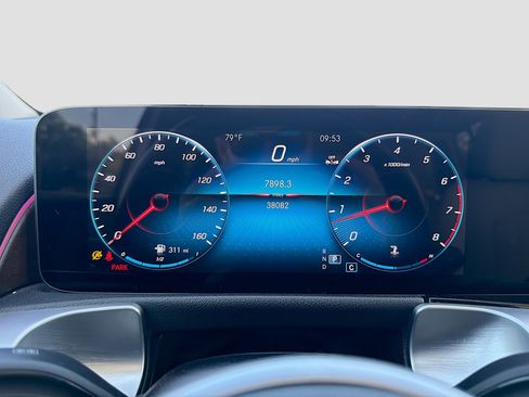 Used 2023 Mercedes-Benz GLB 250 image 41