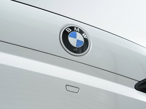 Used 2023 BMW 740i w/ Parking Assistance Package image 58