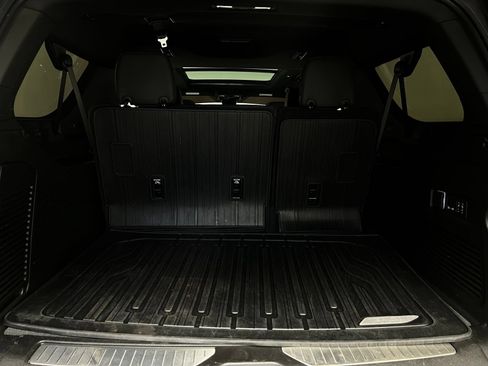 Used 2025 GMC Yukon XL AT4 w/ AT4 Premium Package AWD/4WD image 32
